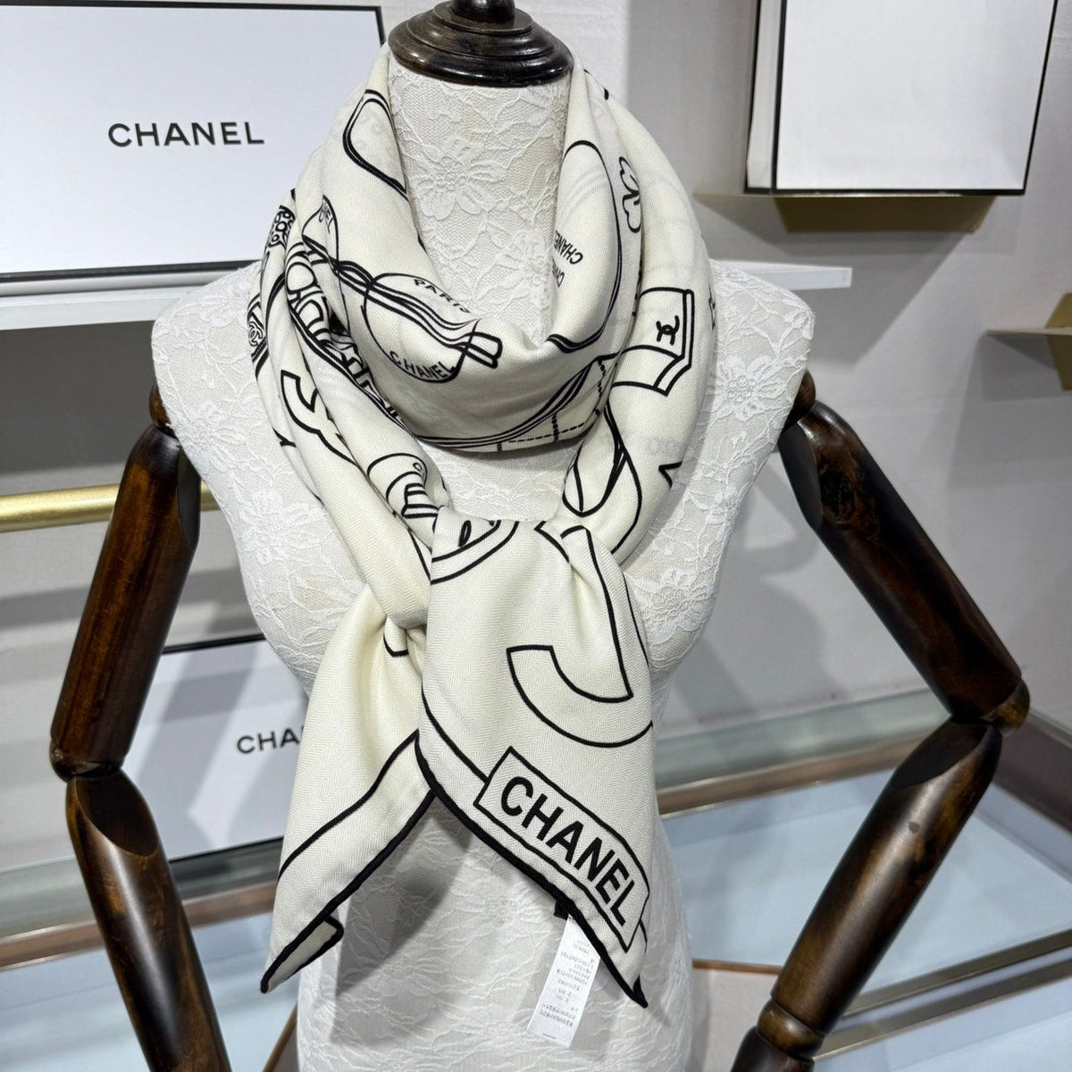 CHANEL 25S SCARF 140 IN SILK 732180