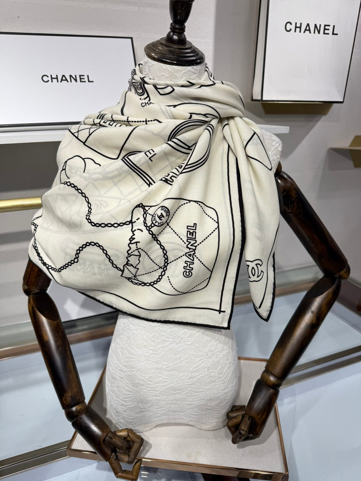 CHANEL 25S SCARF 140 IN SILK 732180